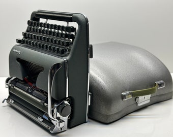 Original Green Olympia SM3 Classic Style Typewriter - Fusion of Timeless Aesthetics and Functionality
