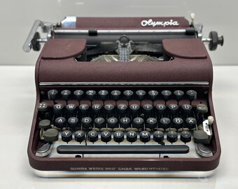 ボルドー色の Olympia SM1 タイプライター - スムーズな操作、簡単な