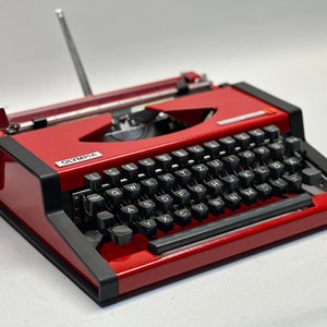 1955 Olympia Traveller Typewriter - Classic Red Design with QWERTZ Layout