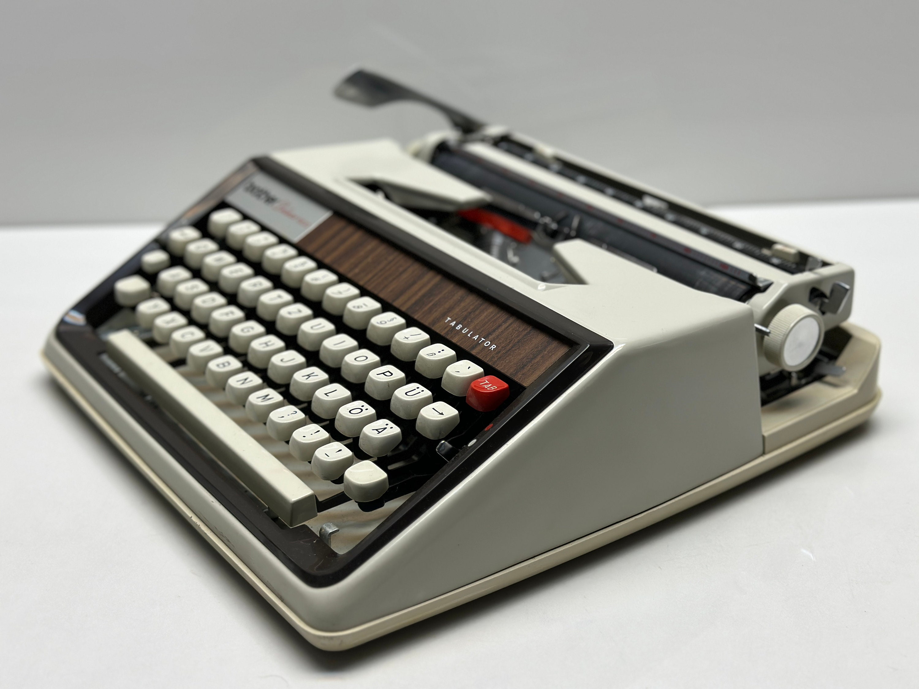 1955年製ヴィンテージ ブラザー デラックスタイプライター - ホワイト 