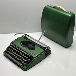 QWERTY Olympia Splendid 33/66 Typewriter - Antique Typewriter, Old Typewriter, Home and Office Decor, Best Gift - Elegant Gray Keys,
