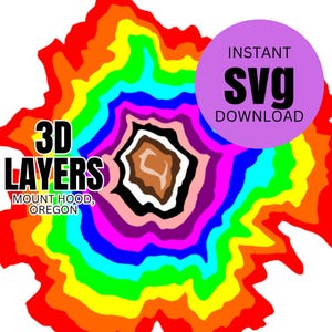 Könnte beinhalten: Ein mehrfarbiges, geschichtetes topografisches Kartendesign des Mount Hood, Oregon, mit konzentrischen, wellenförmigen Formen in Rot, Orange, Gelb, Grün, Blau, Lila und Braun. Der Text lautet 3D LAYERS MOUNT HOOD, OREGON und INSTANT SVG DOWNLOAD.