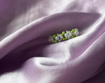 Bague extensible faite main avec perles colorées