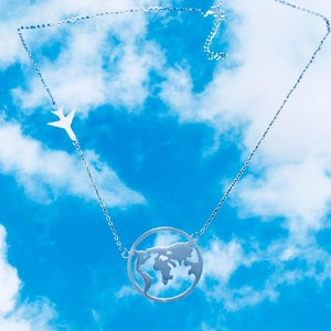 Collana con ciondolo mondo e aereo, passione per i viaggi, aereo, mappa del mondo, globo, geografia, viaggiatore, viaggio, mondo