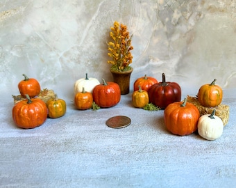 Miniature Dollhouse Autumn Decoration: Pumpkins