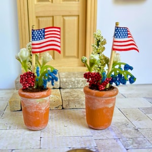 Miniature 4th of July Flower Arrangement: Dollhouse Americana Decor