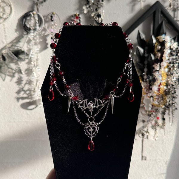 Bloody Bat Necklace / Fledermaus Kette / Rot // Gothic