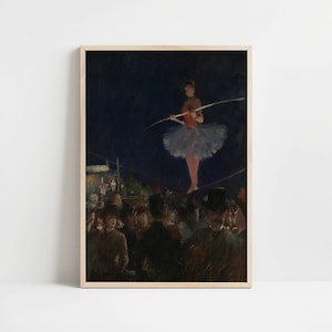 Puede incluir: Una pintura de una mujer con un tutú rosa y blanco que se equilibra sobre una cuerda floja. Ella sostiene un palo largo y mira hacia adelante. Hay gente en el fondo que la observa.
