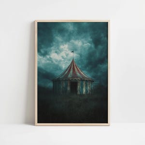 Moody Dark Academia Wand Kunst Druck, Abandoned Zirkus Poster, Whimsigoth Dekor, Vintage Cottagecore Kunst, Eklektische Maximalist Wand Kunst