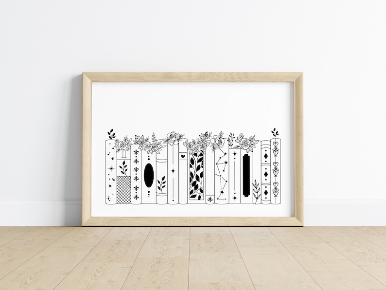 Puede incluir: Impresi&oacute;n en blanco y negro de arte de l&iacute;nea de una fila de libros con detalles florales. Los libros est&aacute;n apilados verticalmente y tienen diferentes patrones y dise&ntilde;os en sus lomos. Las flores son simples y delicadas, agregando un toque de fantas&iacute;a al dise&ntilde;o.