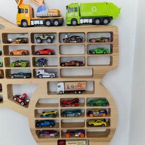 Regal für Spielzeugautos Monster Truck Form, Kinderzimmer-Dekor, Holzspielzeug-Ausstellungsständer, Kinderregal, Lokal bezogenes Holz image 6