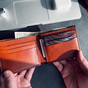Disponible ahora, billetera de cuero para hombre, fabricada en EE. UU., billetera clásica de cuero plegable, billetera para hombre cosida a mano, regalo para hombres, esposo, hijo, papá