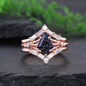Antike Blauer Sandstein Verlobungsring Set, Drachenschliff Galaxy Sandstein Ehering Set, einzigartige Art Deco Moissanite Stacking Passende Band