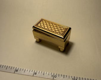 Cofre del tesoro de latón