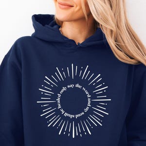 Katholischer Hoodie Katholischer Massen-Zitat-Sweatshirt Minimalistisches katholisches Design-Sweatshirt Katholische Kleidung Katholische Geschenkidee Konfirmationsgeschenk