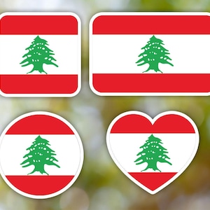 Op de afbeelding: Vier verschillende versies van de Libanese vlag. De vlag is rood, wit en groen met een cederboom in het midden. De vlaggen zijn in de vorm van een vierkant, rechthoek, cirkel en hart.