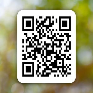 Könnte beinhalten: Ein schwarz-weißer QR-Code auf weißem quadratischem Hintergrund.