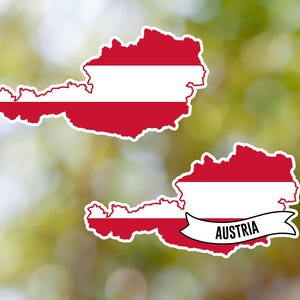 Könnte beinhalten: Zwei Umrisskarten von Österreich mit den österreichischen Flaggenfarben Rot und Weiß im Inneren. Die untere Karte hat ein Banner mit dem Wort "ÖSTERREICH" darauf.