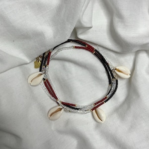 Baya coquillage rouge noir – Waist beads handmade – chaine de taille femme – bijou de corps – waist beads shell