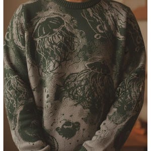 Jersey de punto jacquard con estampado de medusas verdes, cuello redondo de mezcla de algodón inspirado en el océano.