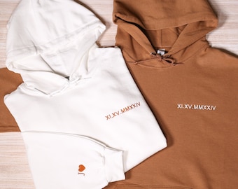 Gepersonaliseerde geborduurde hoodie met Romeinse cijfers en hart, op maat gemaakt sweatshirt met borduursel voor koppels, valentijnscadeaus