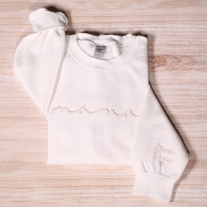 Sudadera bordada de mamá personalizada con manga de nombres de niños, sudadera con capucha de mamá personalizada, traje de revelación de bebé, ropa de nueva mamá, regalos del Día de las Madres