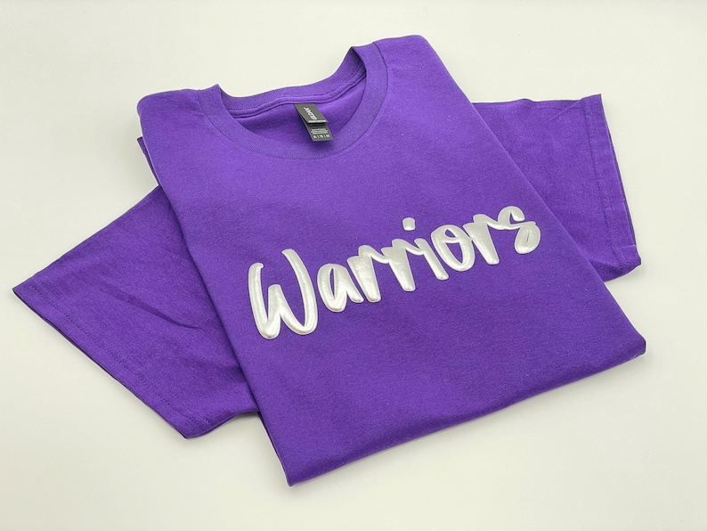 Custom Puff Print Team Name T-shirt, Personalized Puff Writing For Companies, Embossed Mascot Shirt, Metallic Puff Print, Puff School Sports imagem 5