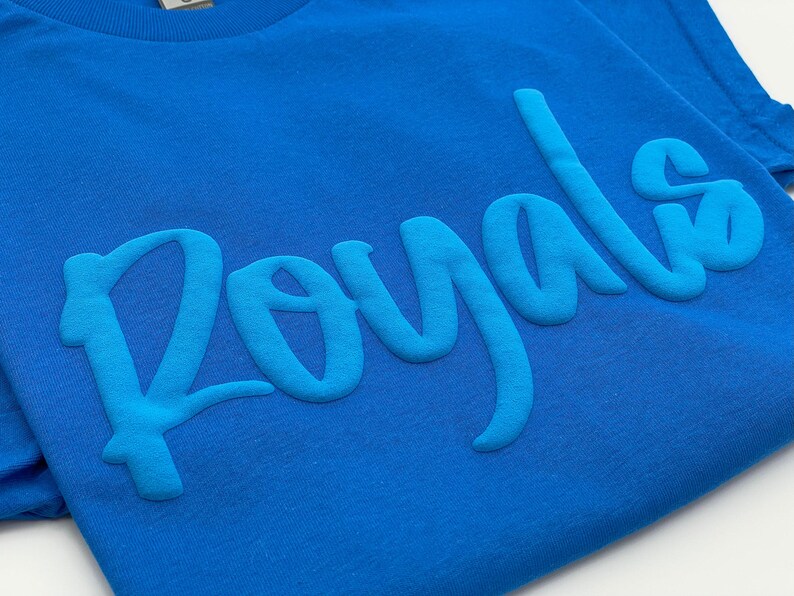 Custom Puff Print Team Name T-shirt, Personalized Puff Writing For Companies, Embossed Mascot Shirt, Metallic Puff Print, Puff School Sports imagem 6
