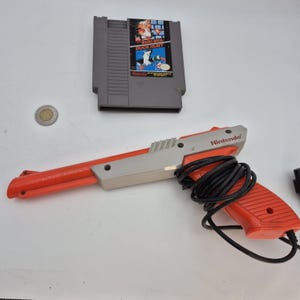 Retro Gaming Pack: NES Game, Super Mario Bros. & Duck Hunt, Original Orange Zapper Gun