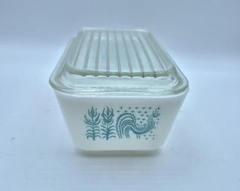 Pyrex Vintage 502 Butterprint Refrigerator Dish • Turquoise on White with Clear Ribbed Lid 0502C • 1.5 Pint Leftover Dish