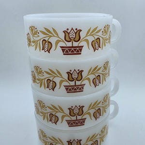 Set of 4 vintage Glasbake USA stackable soup cups – Mustard and brown floral pattern, Opaline milk glass, 1960s-1970s