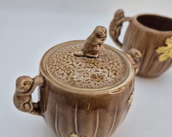 Conjunto de servir vintage com castor e folha de bordo – Cerâmica canadense (estilo Blue Mountain Pottery) – Açucareiro, cremeira e pote de especiarias