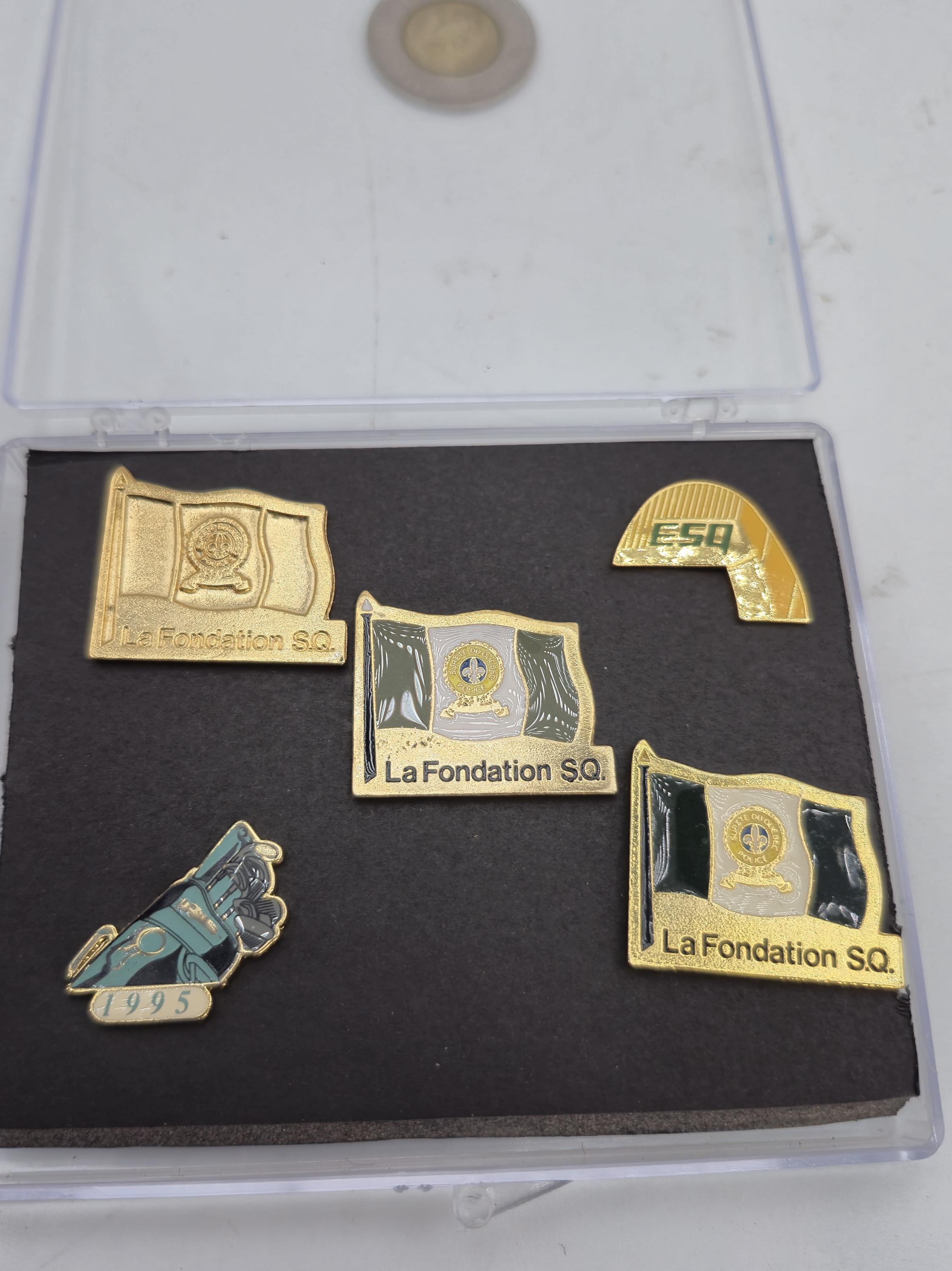 PIN'S VEHICULE ANCIEN rouge vintage collection Pins Années 90 EUR 3,40