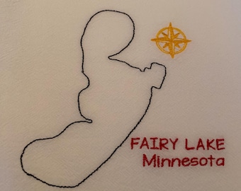 Strofinaccio da cucina Fairy Lake. Ricamato a macchina. Regalo per la padrona di casa. Regalo per addio al nubilato. Regalo di compleanno.