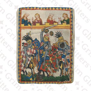 Puede incluir: Una ilustración de manuscrito medieval que representa una escena de batalla con tres caballeros a caballo, blandiendo espadas y escudos. Los caballeros llevan armadura y están en combate. El fondo muestra un grupo de mujeres observando la batalla desde un balcón.