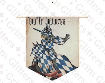 Puede incluir: Un estandarte de estilo medieval con un caballero a caballo con armadura de rombos azules y blancos. El estandarte tiene el texto "I our it hamers" en una fuente vintage, con una barra de madera en la parte superior.