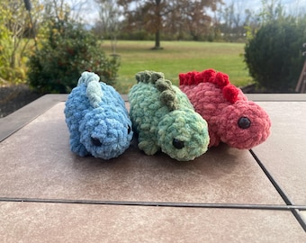 Crochet Stegosaurus Plush: Soft & Cuddly Dinosaur Toy
