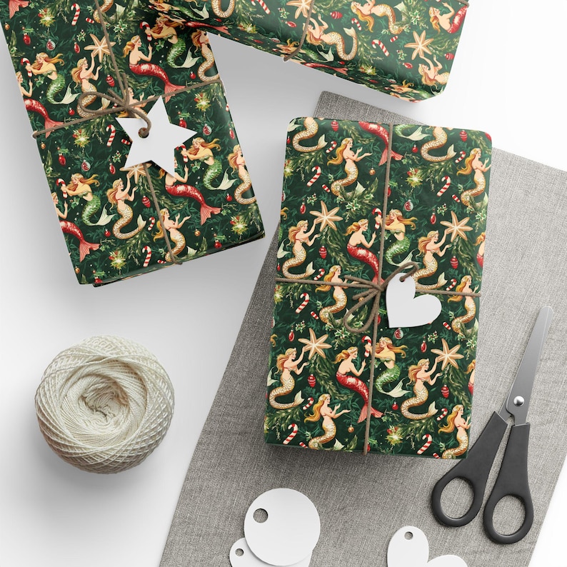 Papel de regalo vintage de sirena con magia submarina / Amuleto navideño retro en papel festivo premium / Papel de regalo navideño caprichoso inspirado en el océano imagen 3