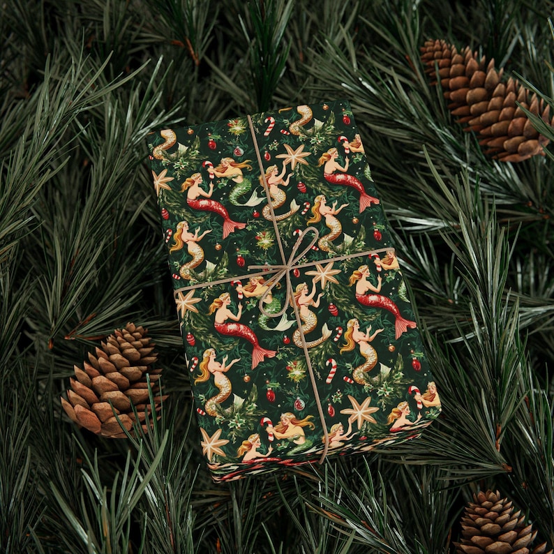 Papel de regalo vintage de sirena con magia submarina / Amuleto navideño retro en papel festivo premium / Papel de regalo navideño caprichoso inspirado en el océano imagen 1
