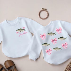 Personalized Pink Bow Fishing Girl Outfit – Bass Fish Baby T-shirt Romper , Cute Outdoor Summer Gift for Baby Girl’s First Birthday