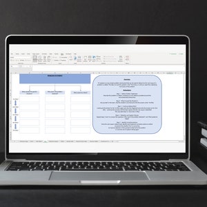 Peut inclure: Un ordinateur portable affichant une feuille de calcul avec un organigramme bleu intitulé "Décision Statement". L'organigramme comporte trois branches avec des cases vides pour le texte. La feuille de calcul comprend également une case bleue avec du texte décrivant "Decision Statement" et son objectif.