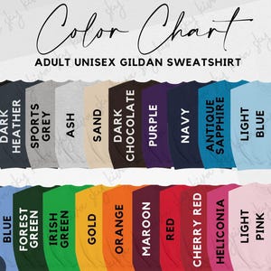 Op de afbeelding: Kleurenkaart die de verschillende kleuren laat zien die beschikbaar zijn voor unisex Gildan-sweatshirts voor volwassenen. De kleuren omvatten zwart, donkergrijs, sportgrijs, as, zand, donkerbruin, paars, marineblauw, antiek saffier, lichtblauw, indigo, carolina blauw, bosgroen, irisch groen, goud, oranje, donkerrood, rood, kersenrood, heliconia, lichtroze.