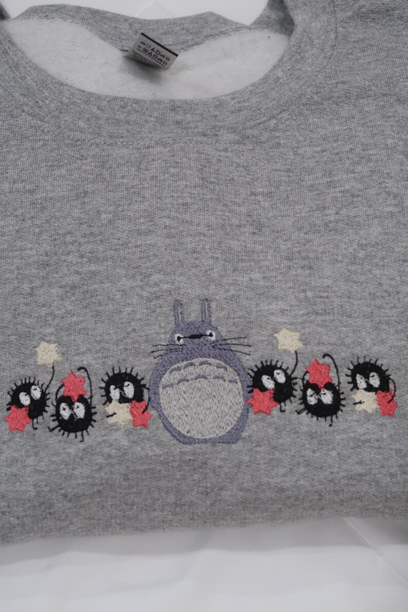Studio Ghibli Embroidered Unisex Crewneck sweatshirt afbeelding 3