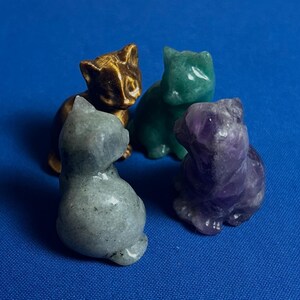 Natural Crystal Dog Figurine Hand-Carved Miniature Stone Animal Statue  Unique Gemstone Dog Sculpture for Home Decor Collectibles Gift Ideas