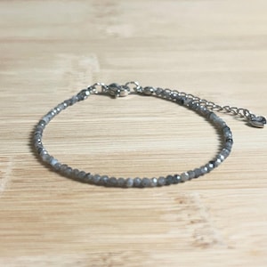 Mondstein Perlenarmband: Zierlicher Edelstein Schmuck