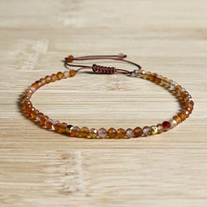Handgjort armband med röd agat, fotlänk: 3 mm fasetterad ädelsten, smycken med helande kristaller