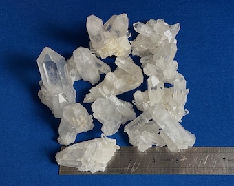 Roher Bergkristall (Rohquarz), 4-6 cm in Tropfenform, 4,5-6 cm