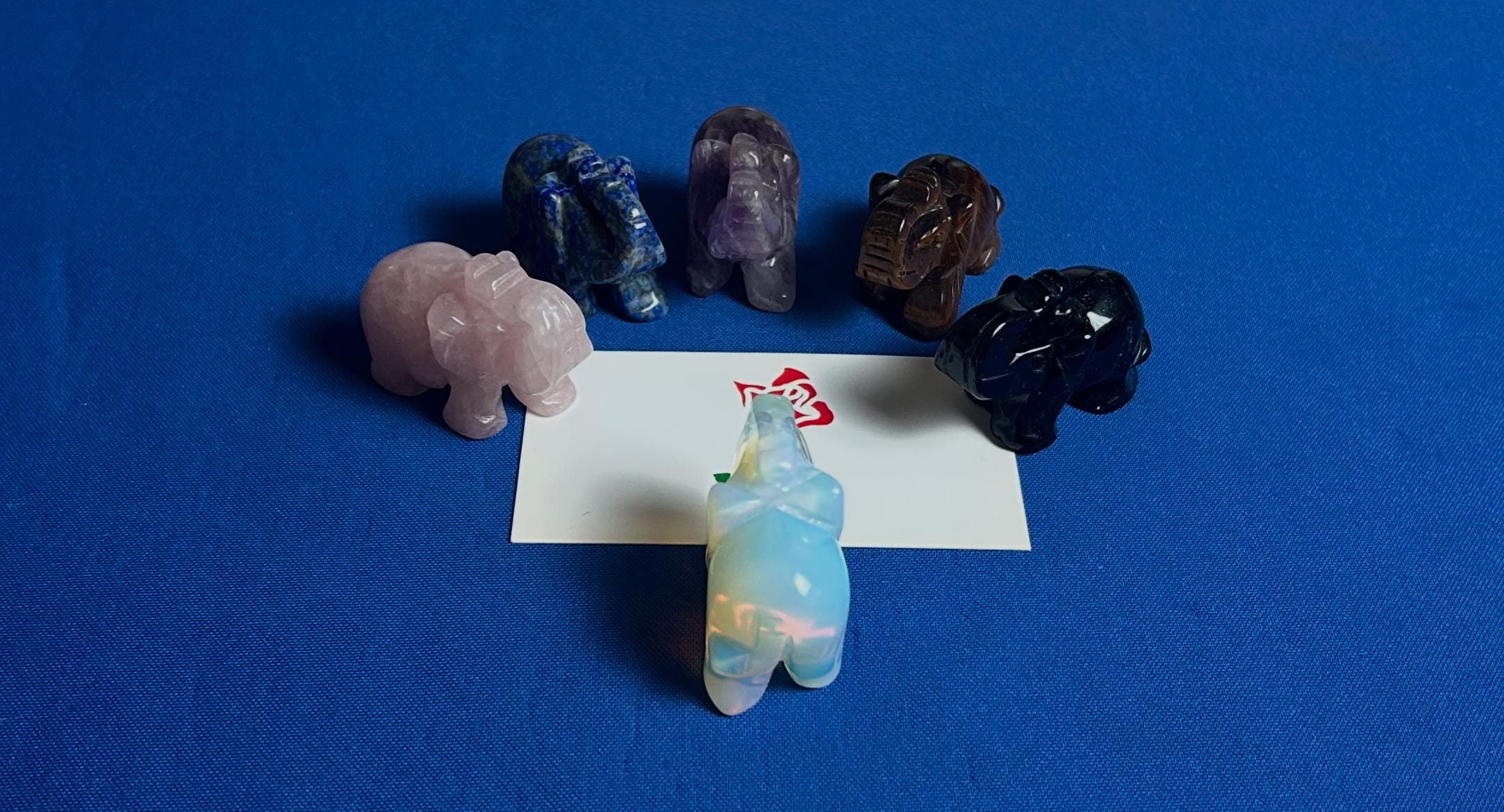 手彫りの石の象の置物：天然宝石の彫刻 - Etsy 日本