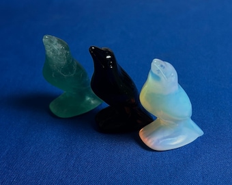Estatueta de Corvo Esculpida à Mão em Pedra: Estátua em Miniatura de Obsidiana, Opala e Fluorita