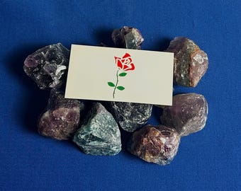 Cristal de fluorita arcoíris en bruto: piedra natural para decoración del hogar y sanación.